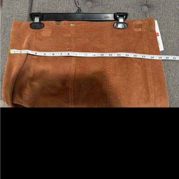 Women’s skirt - Picture 2 of 2